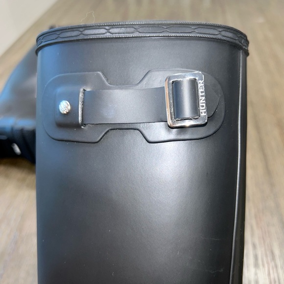 Hunter Women’s Original Matte Tour Buckle Strap Rain Boots - Picture 11 of 14